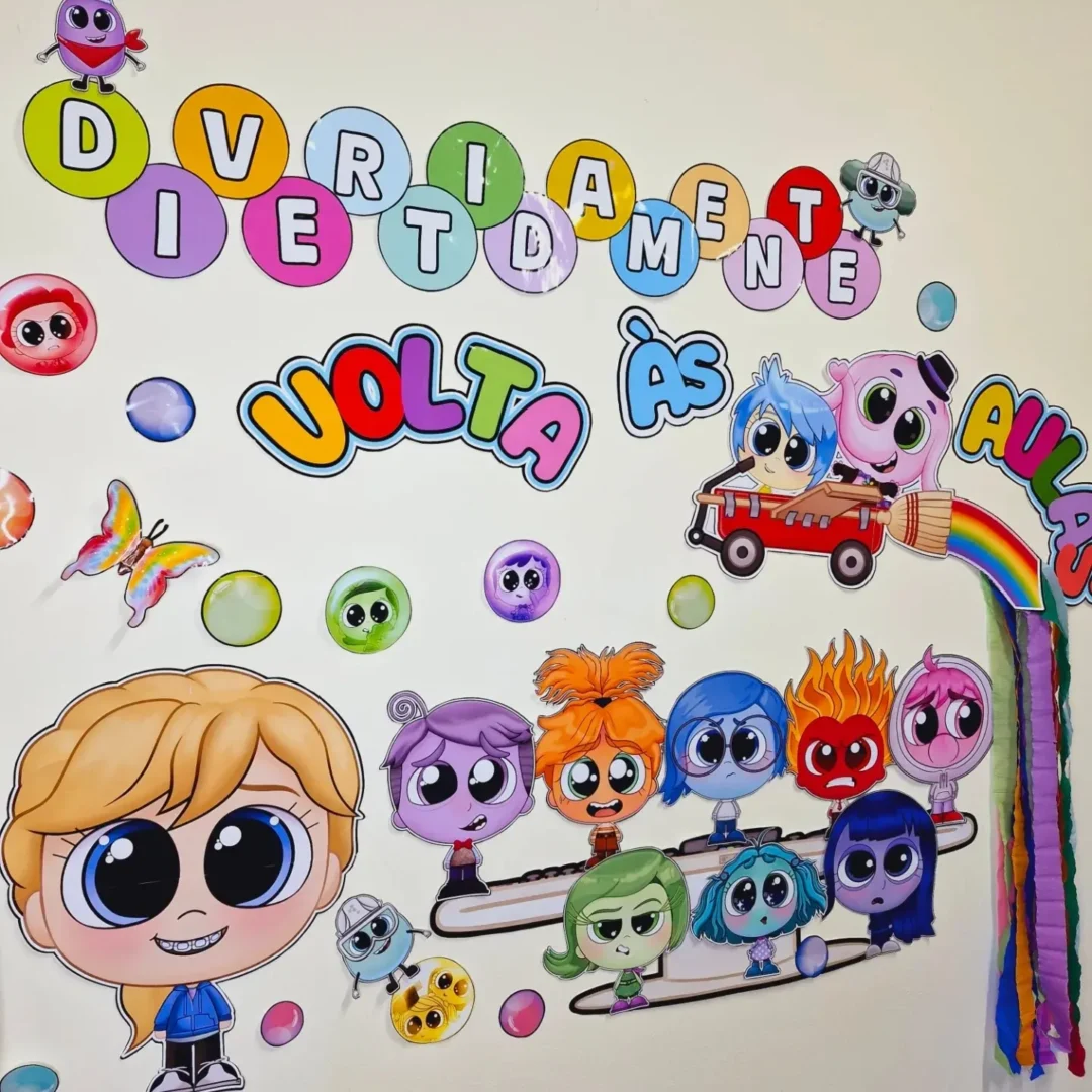 Painel volta às aulas DIVERTIDAMENTE